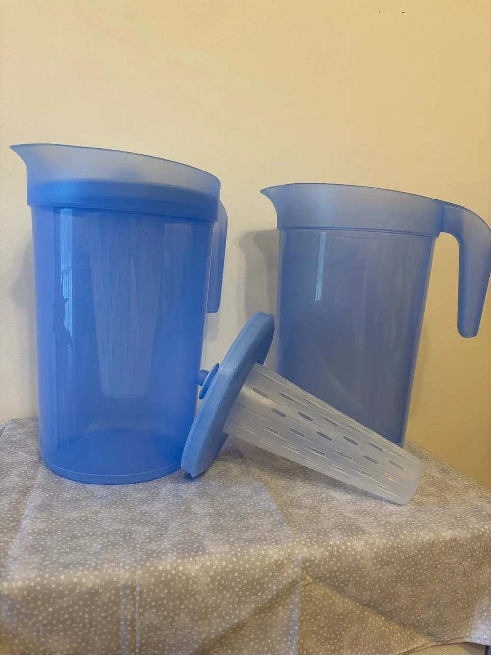 Tupperware Ilumina 1-gallon Pitcher w/Infuser - NWOT